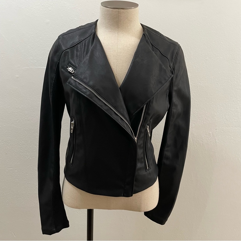 Sleek & Stunning Blank NYC Dark Faux Leather Cropped Moto Jacket Size: XS NWOT - Picture 10 of 14